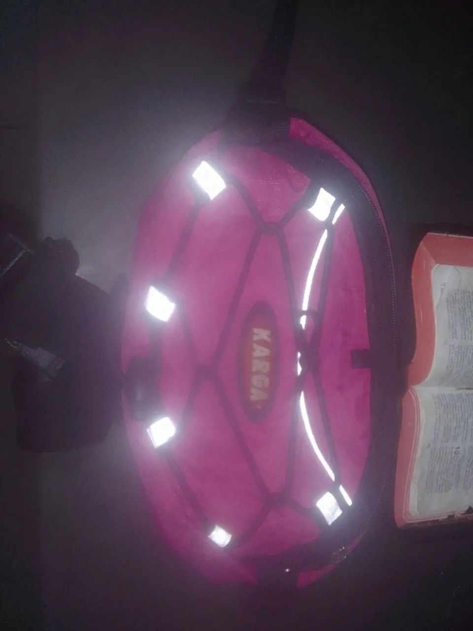 Vende-se Mochila Rosa com Glitter.  - Foto 3