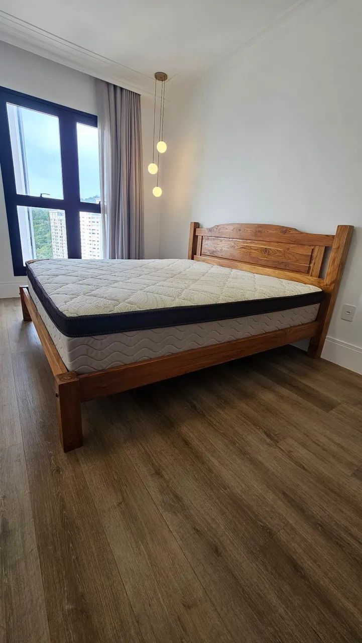 Cama de madeira Teka maciça com colchão Ortobom - Foto 3