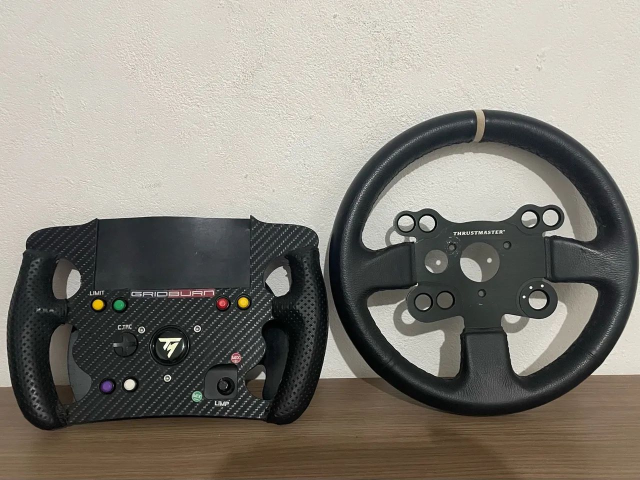 Volante Thrustmaster TM Leather 28 GT + Add On Gridburn - Foto 5