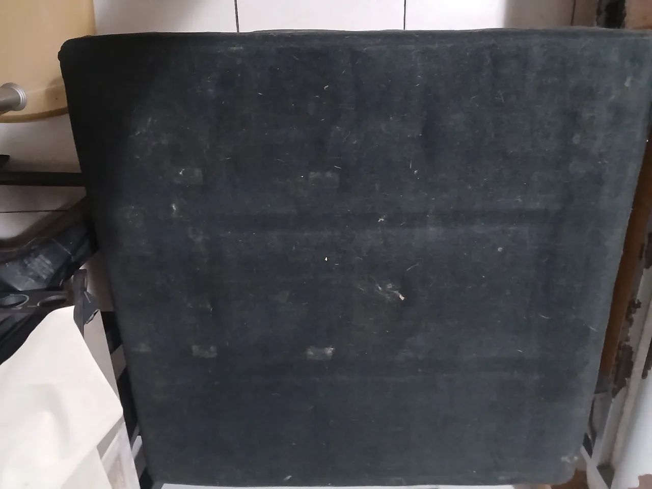 VENDO PUFF PRETO USADO (72x72x45 alt) - Foto 2