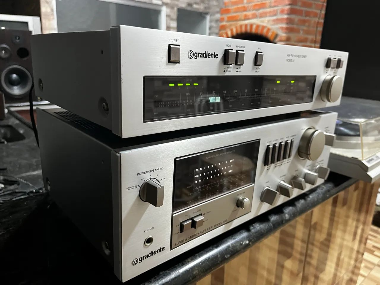 Conjunto Gradiente Compo: Amplificador Model 366 + Tuner Model 9 - Revisados!!! - Foto 2