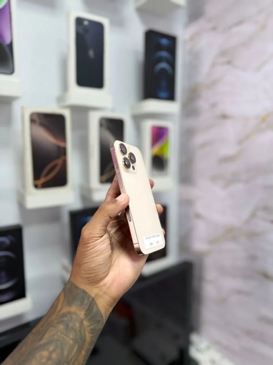 IPHONE 16 PRO 128GB DESER<br>R$ 5.199,00 - Foto 2