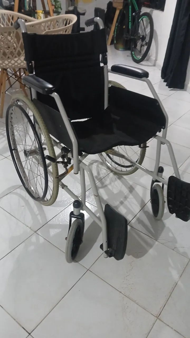 CADEIRA DE RODAS