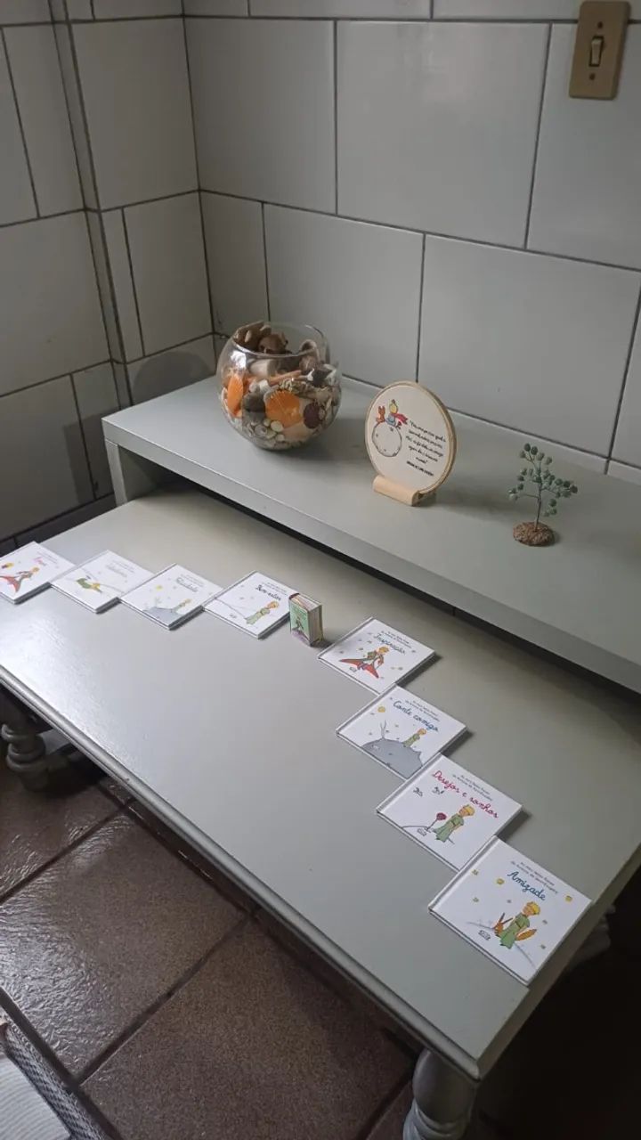 Móvel de madeira - mesa de centro / decoração