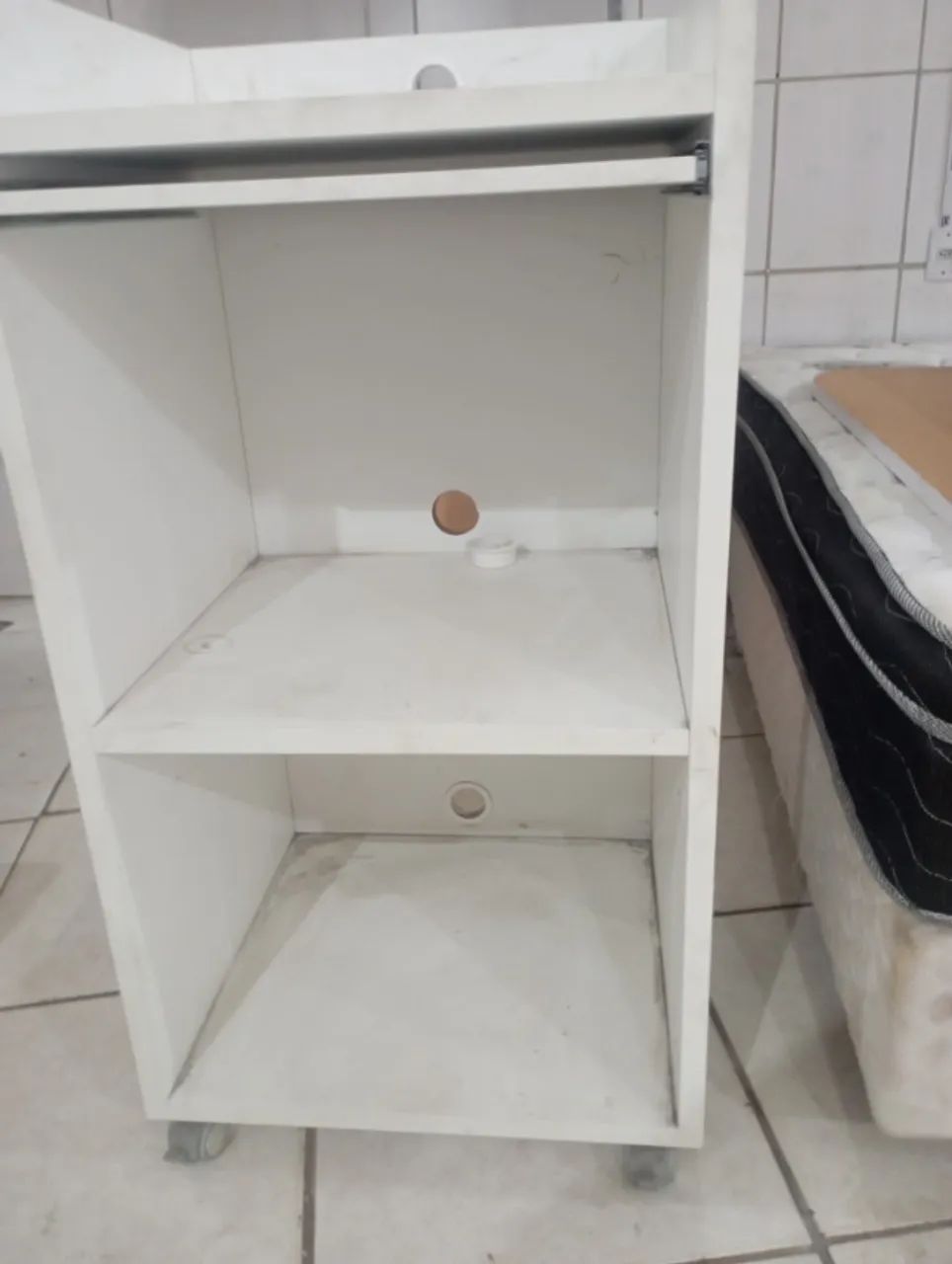(Cód 040) Excelente Balcão de loja em marcenaria de primeira com rodízio  - Foto 3