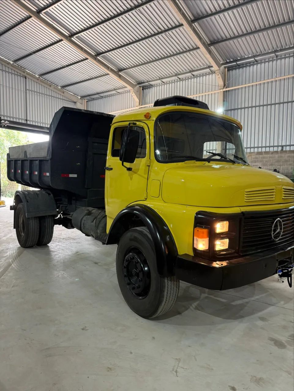 VENDO ou TROCO CAMINHÃO CAÇAMBA 1113 - Foto 9