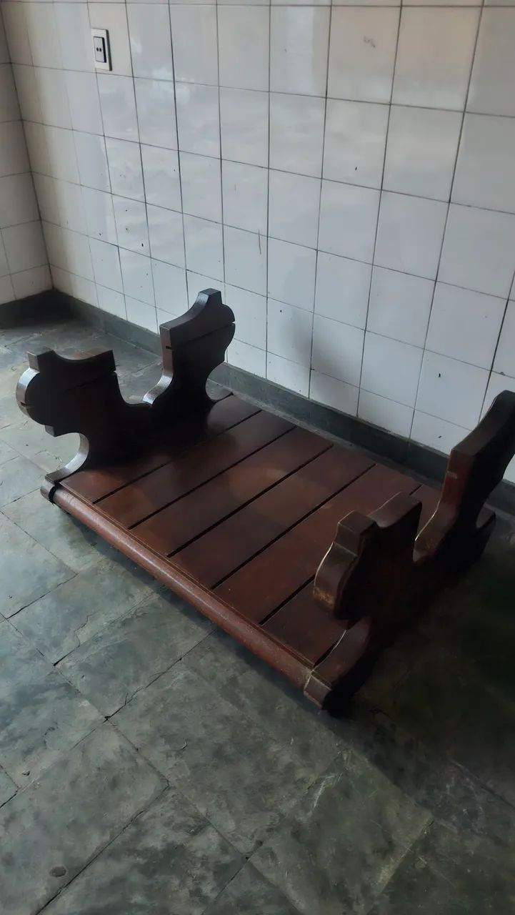 Mesa de Centro de Madeira Maciça  - Foto 4