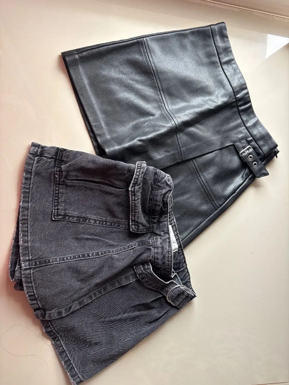Duas saias infantis Zara - jeans e couro