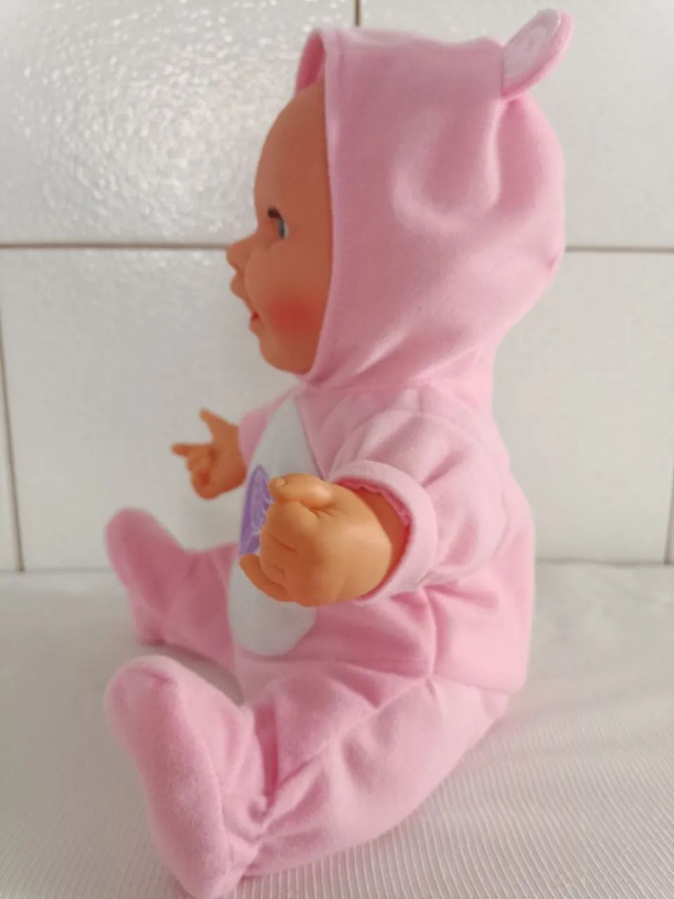 Boneca Importada 27 cm sentada  - Foto 2