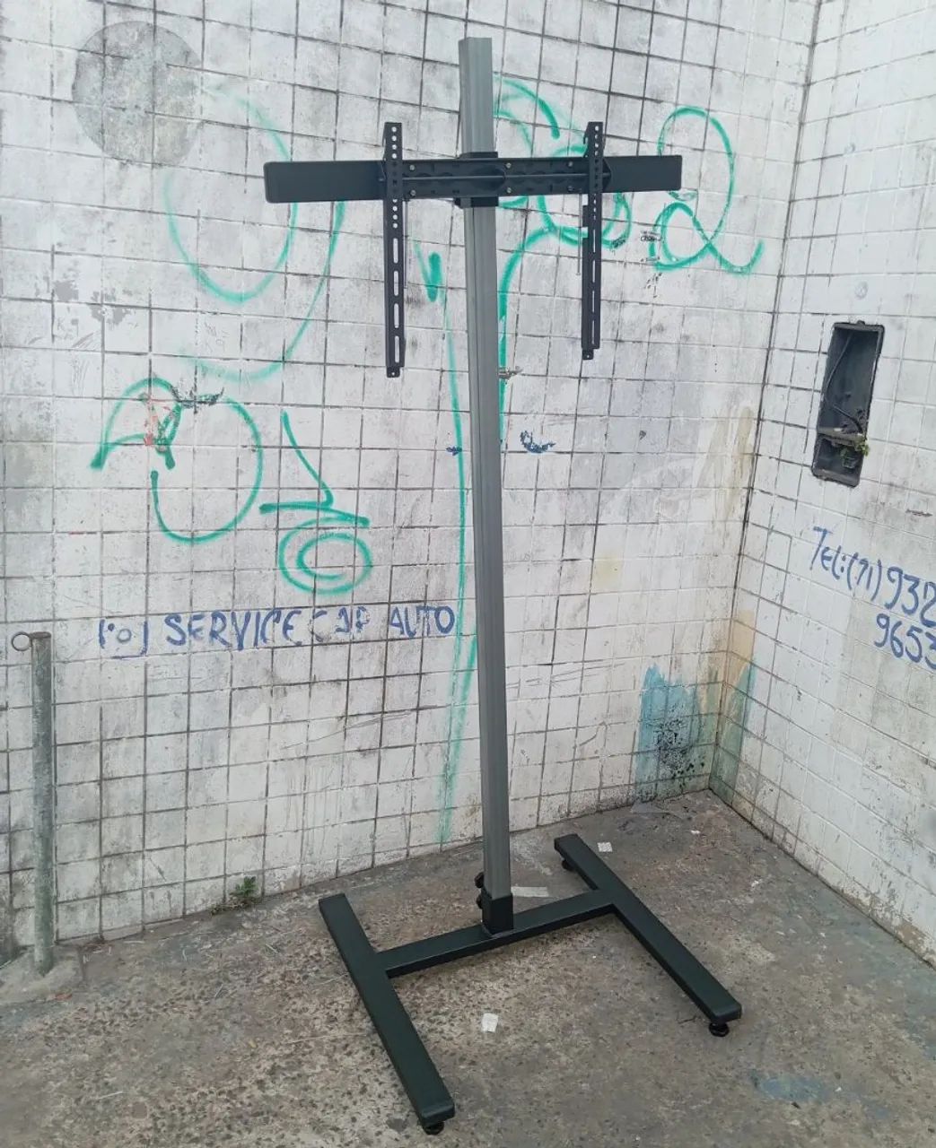 SUPORTE PARA TV MODELO PAINEL PARA EVENTOS/RESTAURANTE/POUSADA DE 32 A 75 POLEGADAS  - Foto 2