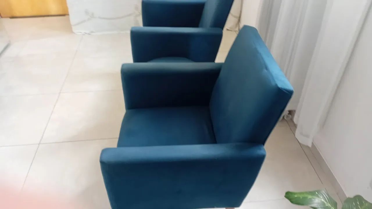 2 poltronas e 1 puff