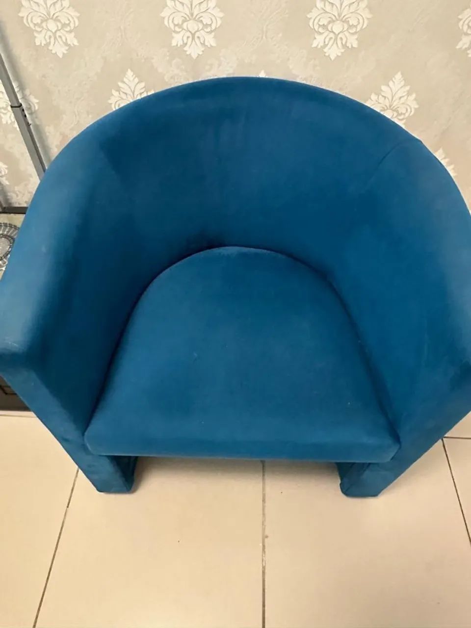 03 poltronas azul aveludada
