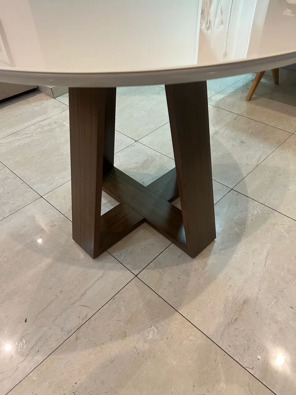 Mesa de Jantar Redonda 110cm Tampo de Vidro Laca - Foto 3