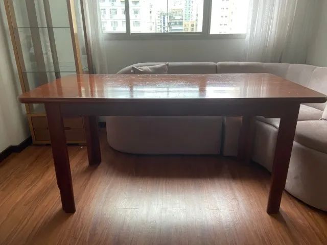 Rectangular dining table with 6 chairs.466451204398141440