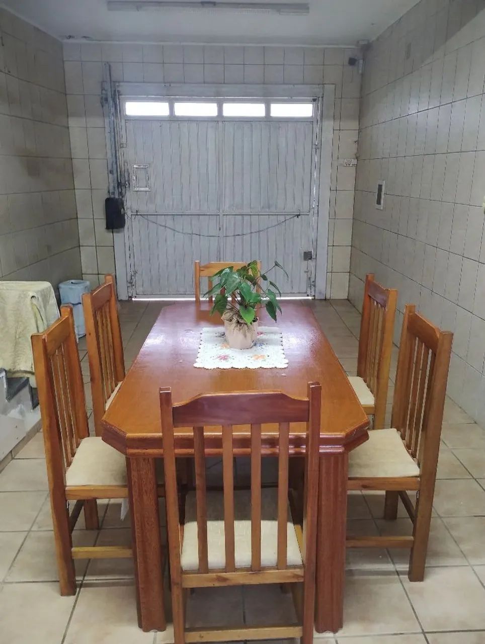 Mesa de jantar com 6 cadeiras 