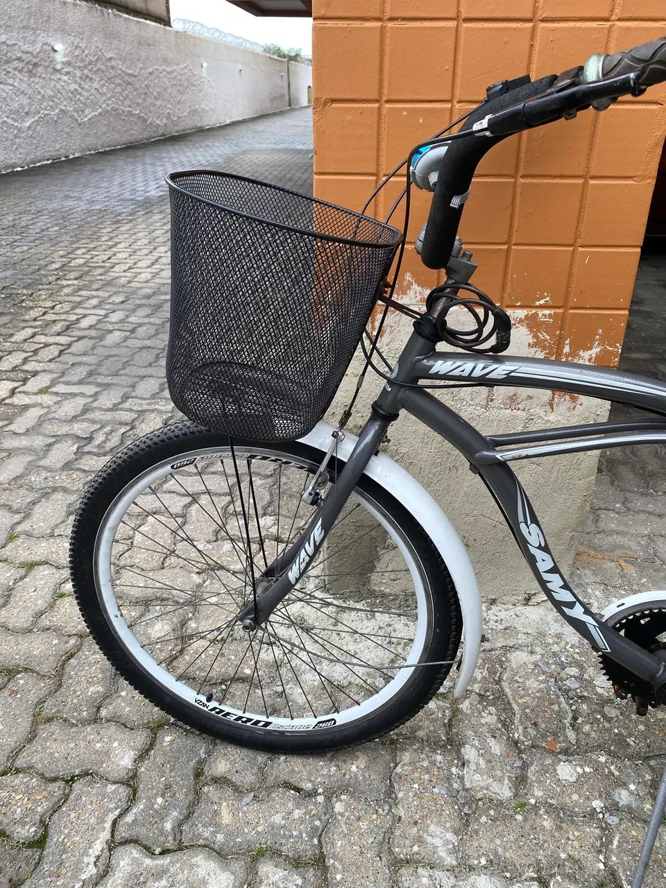 Bicicleta Linda aro 26 com marchas - Foto 2