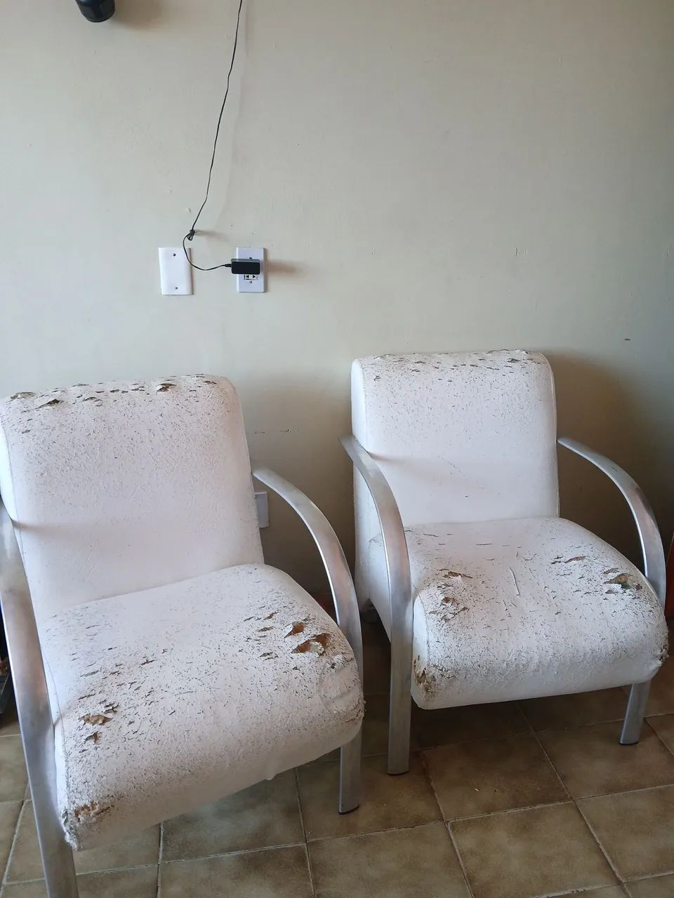 Poltronas de courinho para reformar 
