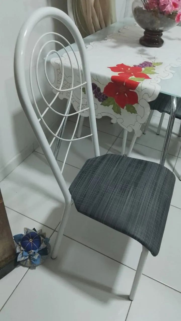 Venda de mesa de vidro com cadeiras - Foto 3