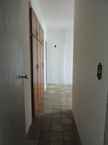 Apartamento com 3 Quartos para Alugar, 130 m² por R$ 800/Mês - Foto 12