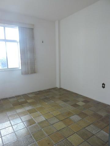Apartamento com 3 Quartos para Alugar, 130 m² por R$ 800/Mês - Foto 8