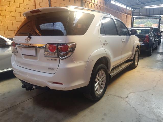 Hilux SW4 SRV 7 Lugares 4x4 automatica Diesel - Foto 6