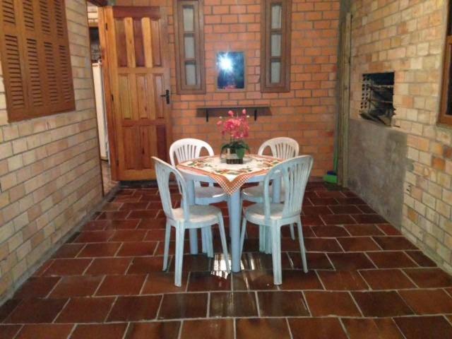 Casa 3 dormitório frente praça - Foto 3