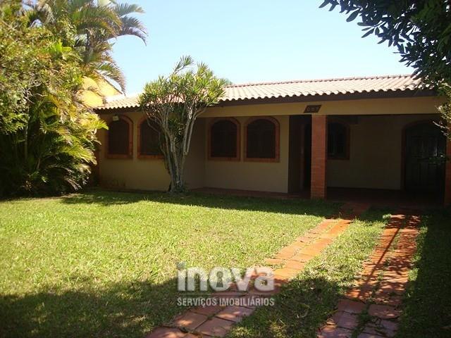 Bela casa no Centro Imbé, poucas quadras do mar.
