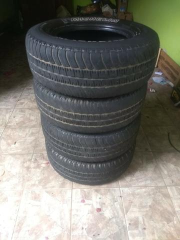 4 Pneus Michelin usados 245/70 R16 por R$390,00