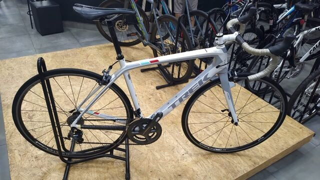 trek madone four series