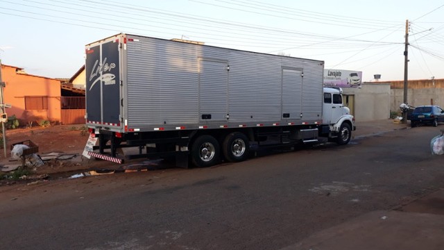 VENDO CAMINHAO MB 1525 ANO 88/89 TRUCK BAU