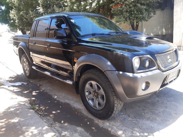 MITSUBISHI / L200 OUTDOOR GLS 2.5 4X4 CD TDI DIESEL 2010  CONSERVADA 