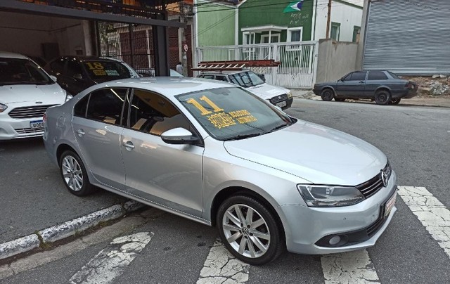 JETTA 2.0 CONFORTLINE AUTOMÁTICO. COMPLETO