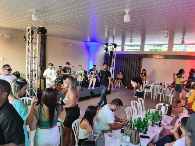 Área de festa com piscina aquecida e casa de temporada - Foto 4