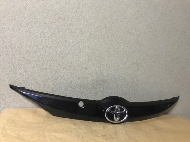 Moldura tampa traseira Toyota Yaris  - Foto 2