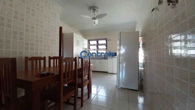 SM/Excelente casa em amplo terreno com 720m² e área construída de 250 m², 04 suítes. - Foto 2