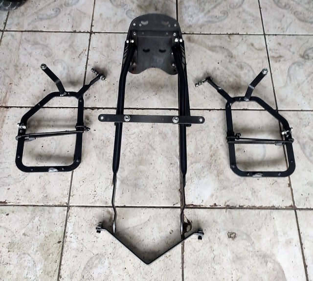 Kit completo suporte  baú traseiro + suporte baú laterais SCAM p/ Yamaha MT 03 ou R3 - Foto 3