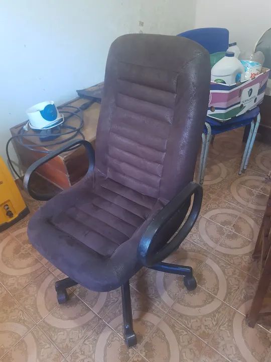 Cadeira de escritório antiga 