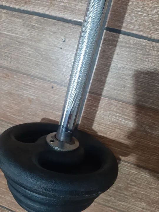 kit treino: 01 barra + presilhas + 20kg de anilhas. 3x sem juros no crédito . - Foto 6