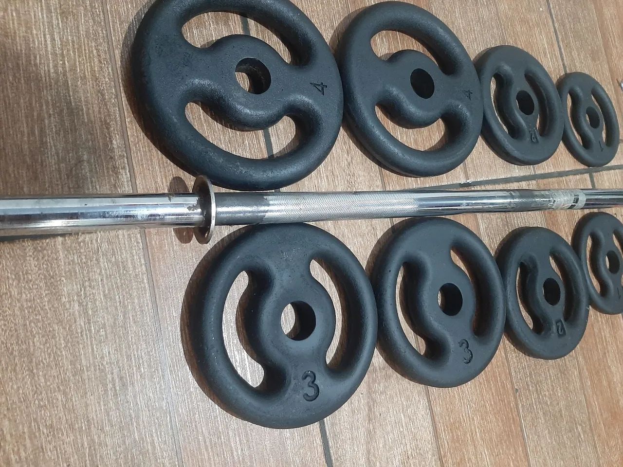 kit treino: 01 barra + presilhas + 20kg de anilhas. 3x sem juros no crédito .