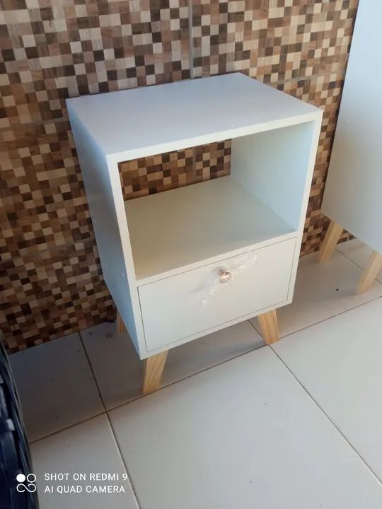 Mesinha de cabeceira 