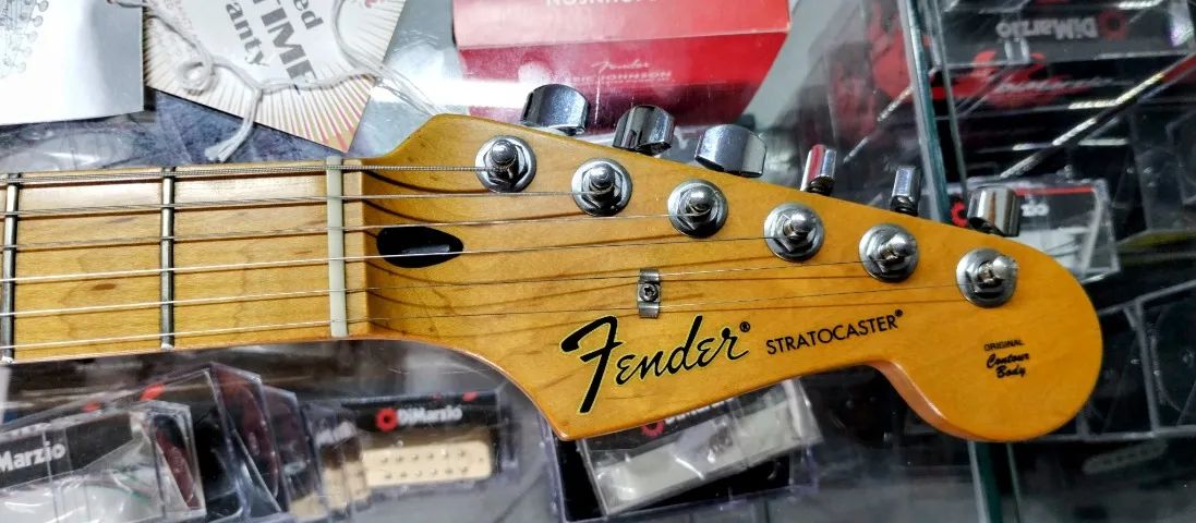 Fender Standard Stratocaster Mexico em excelente estado - Foto 3