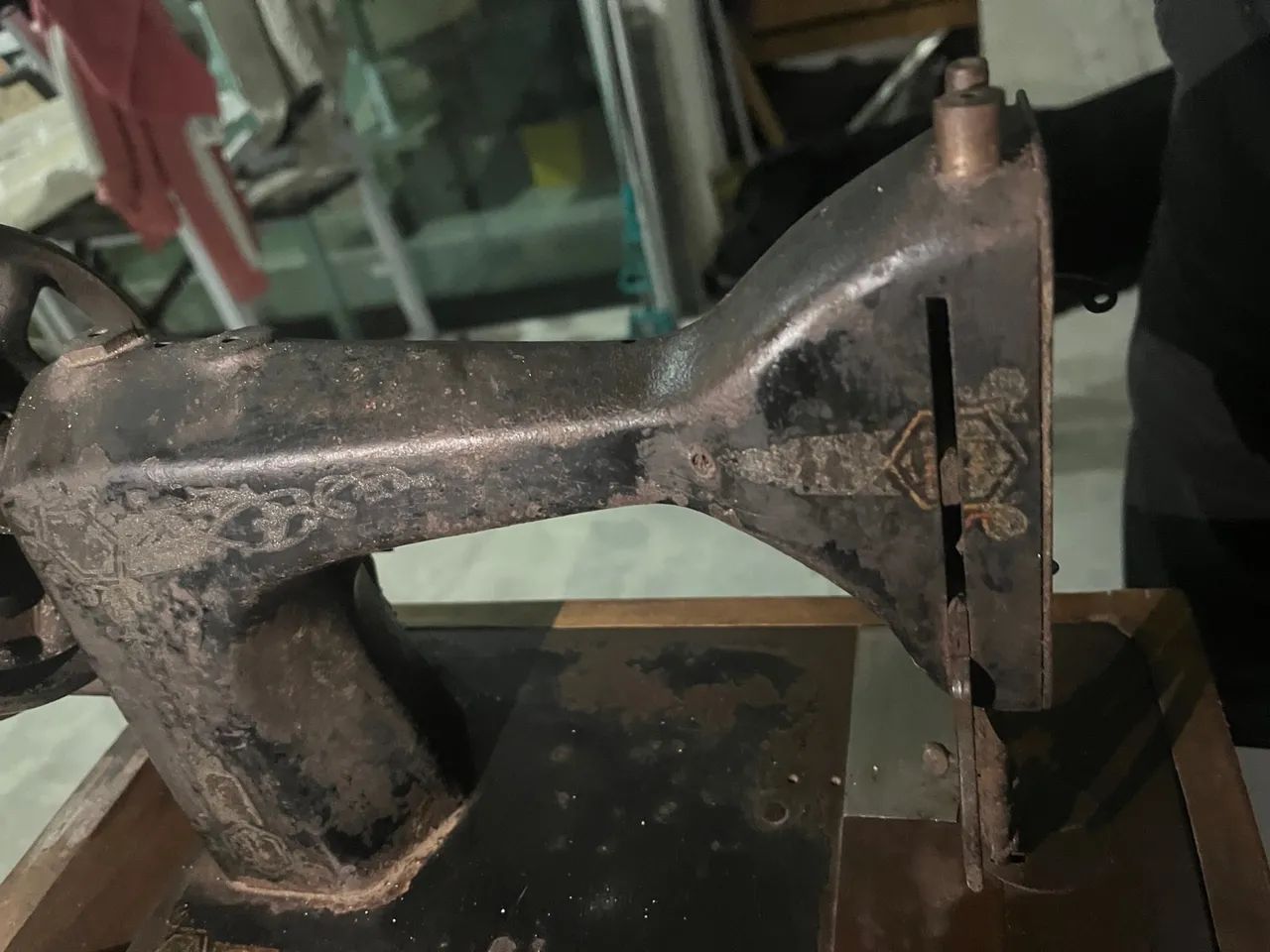 Máquina de costura alemã antiga - Foto 6