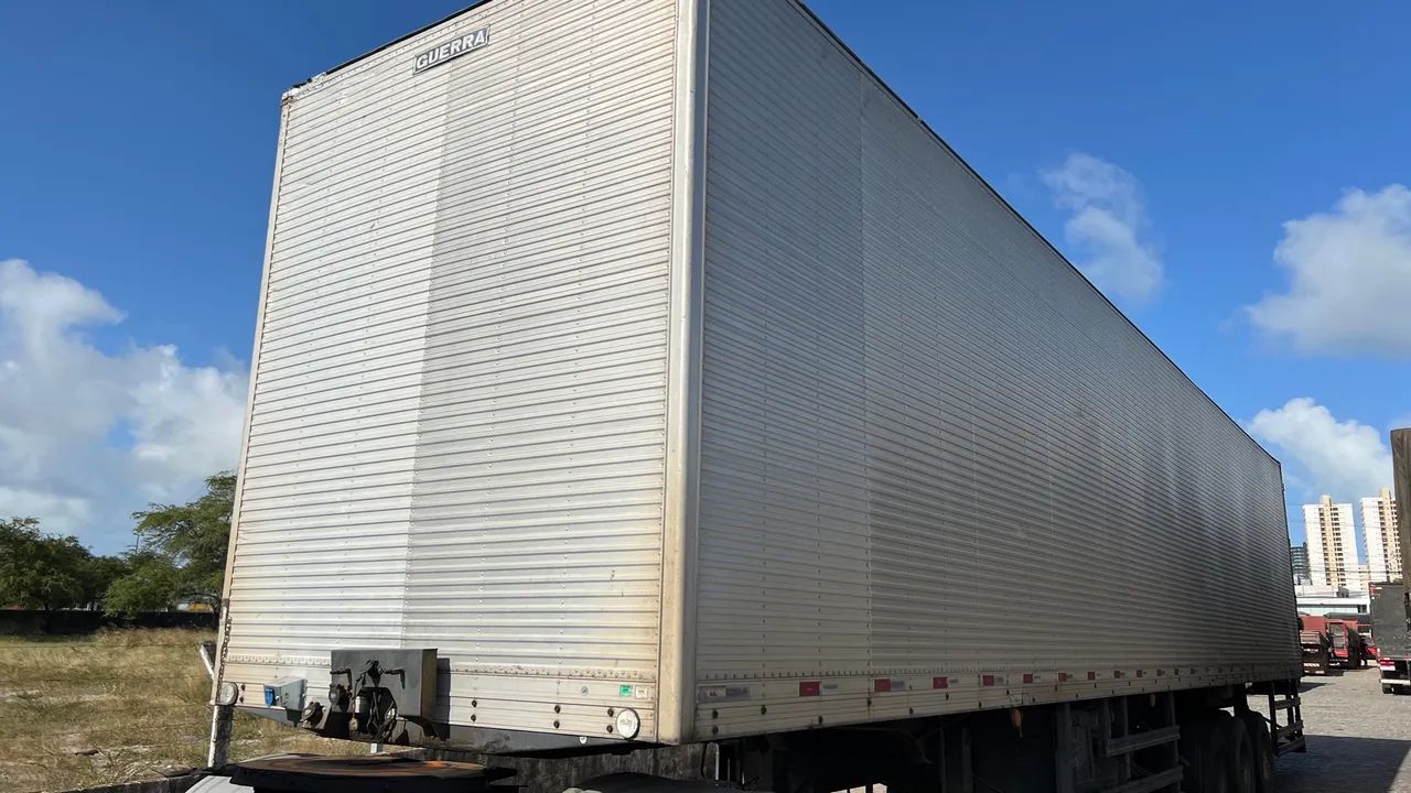 Oportunudade Carreta bau Guerra 2011