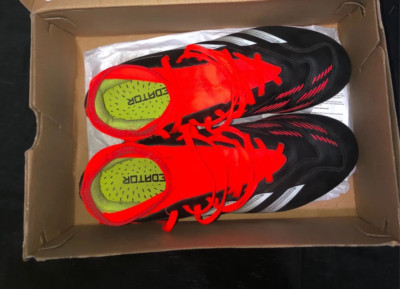 Chuteira Campo Adidas Predator 24 Academy Low Unissex - Preto+Branco - Foto 5
