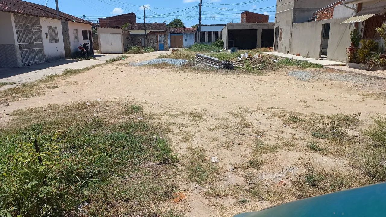 Dois lotes a venda.obs.em condomínio  para sua melhor segurança.