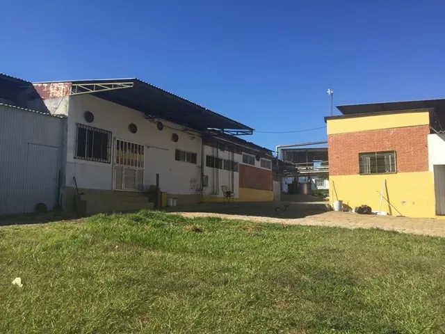 Prédio de Fábrica 4000 m2 em Caldas Novas. Múltiplas aplicações