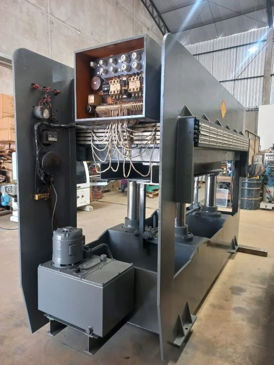 Prensa Hidráulica Elétrica Invicta - Reformada e pronta para produção - Foto 3