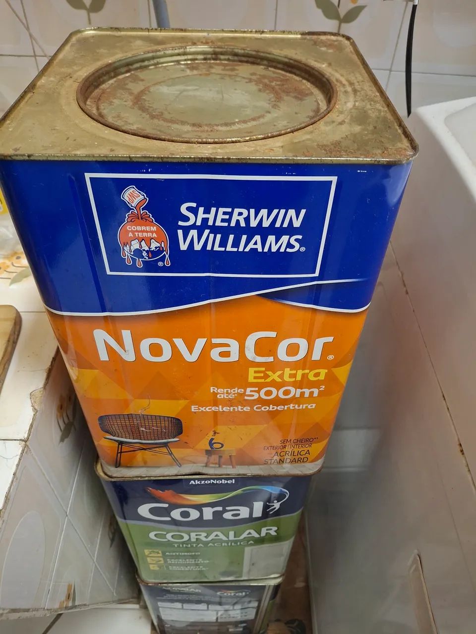 3 LATAS DE TINTA 18L INTACTAS. CORES VERDE CLARO E VERDE QUADRA( SUJEITO À CONFIRMAÇÃO)   - Foto 2