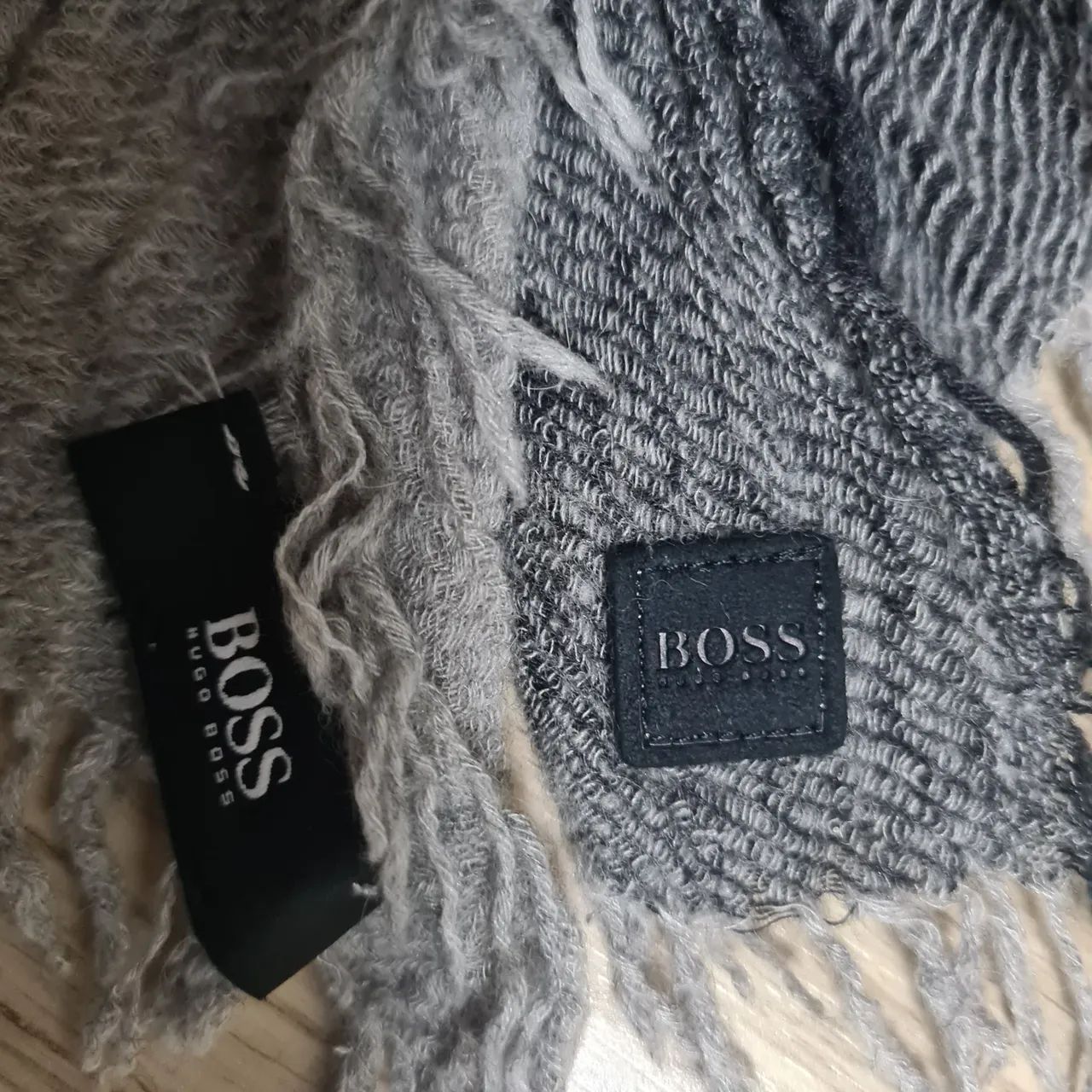 Cachecol BOSS cinza e preto - Foto 2