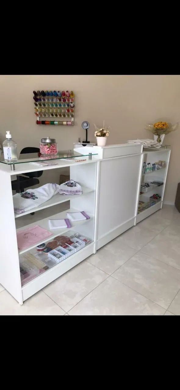 Balcão caixa - balcão vitrine com tampo de vidro 